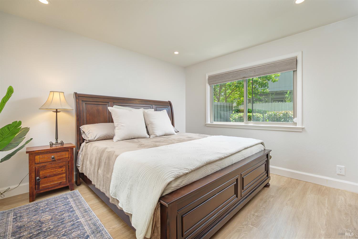 Detail Gallery Image 7 of 17 For 209 Antoinette Ct, Novato,  CA 94947 - 2 Beds | 1 Baths