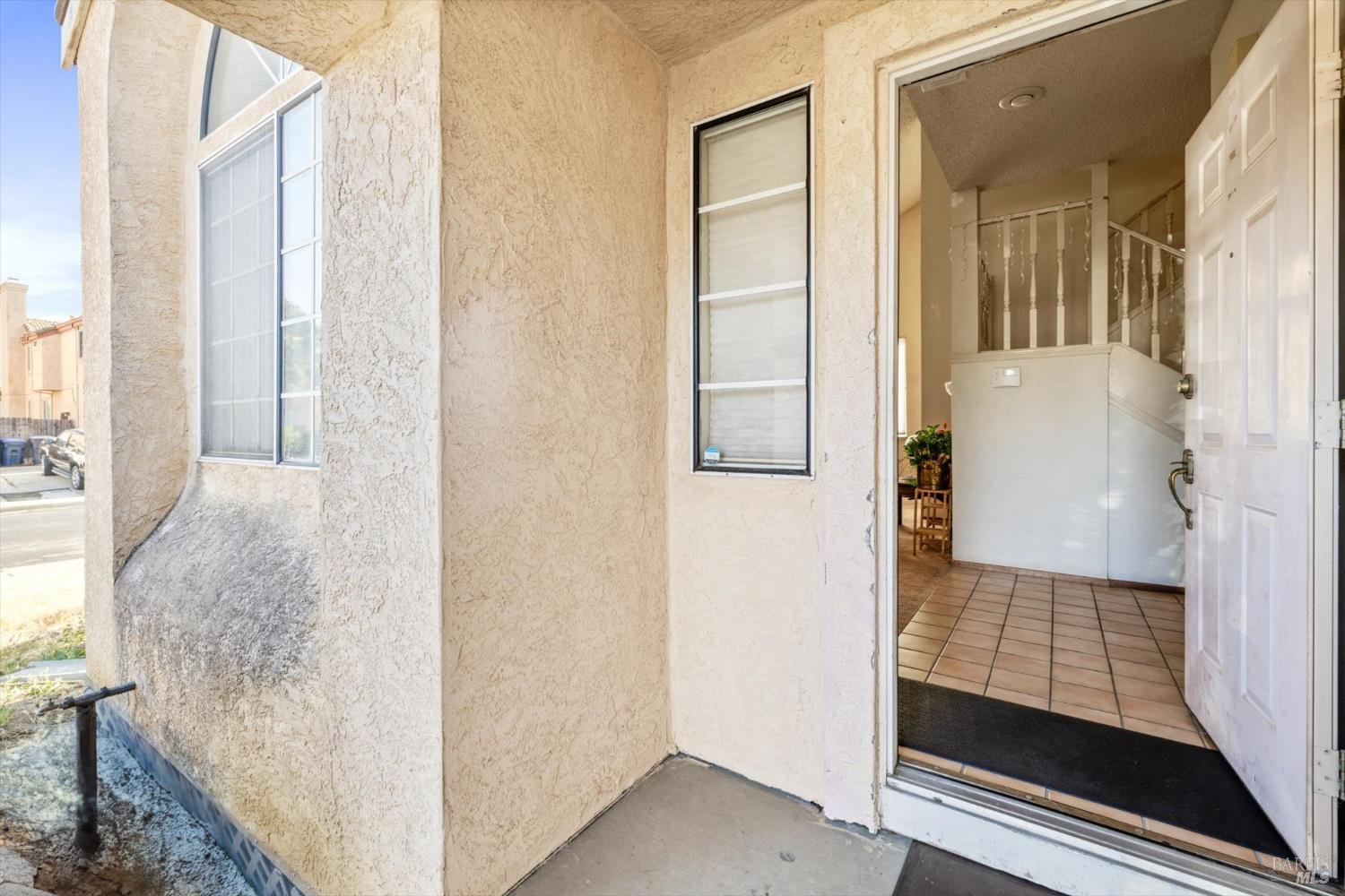 Detail Gallery Image 4 of 31 For 491 Branceford Ct, Suisun City,  CA 94585 - 4 Beds | 2/1 Baths