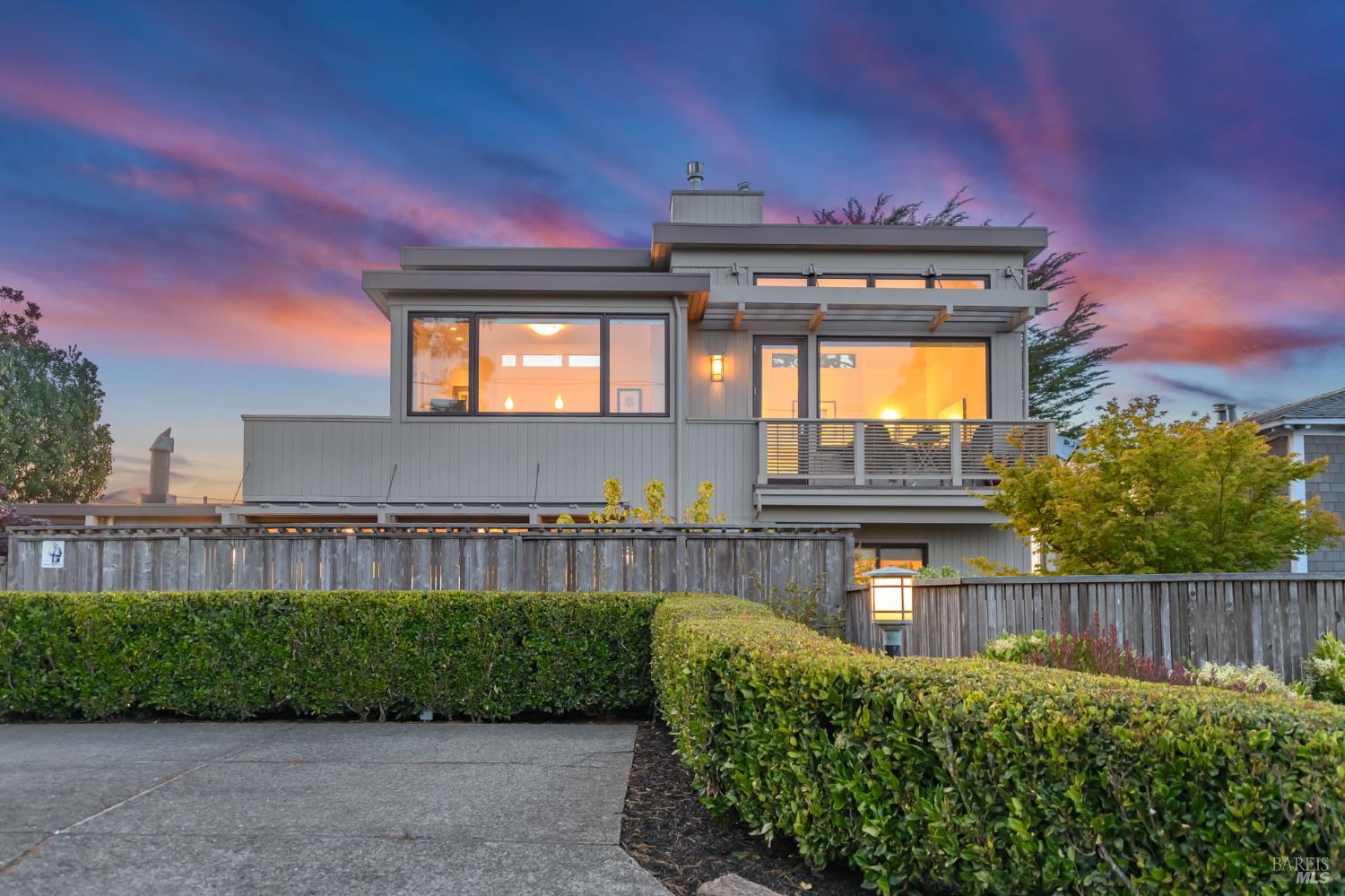 Detail Gallery Image 1 of 1 For 110 Cloud View Rd, Sausalito,  CA 94965 - 3 Beds | 3 Baths