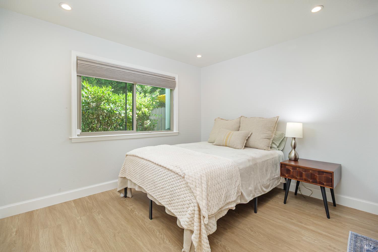 Detail Gallery Image 9 of 17 For 209 Antoinette Ct, Novato,  CA 94947 - 2 Beds | 1 Baths
