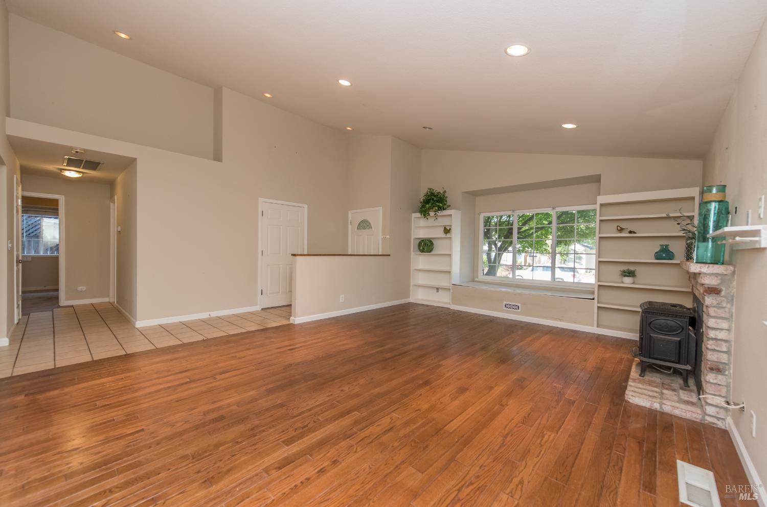 Detail Gallery Image 6 of 31 For 135 Furber Ln, Cloverdale,  CA 95425 - 3 Beds | 2 Baths