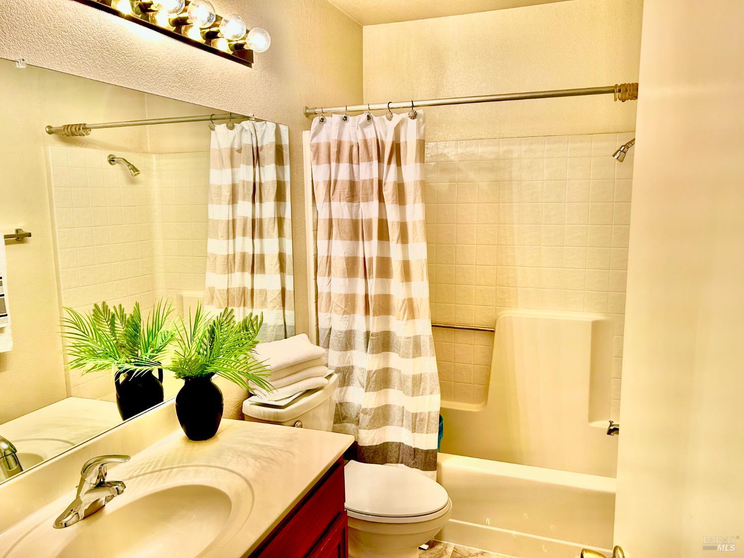 Detail Gallery Image 22 of 29 For 261 Bridgewater Cir, Suisun City,  CA 94585 - 3 Beds | 2/1 Baths