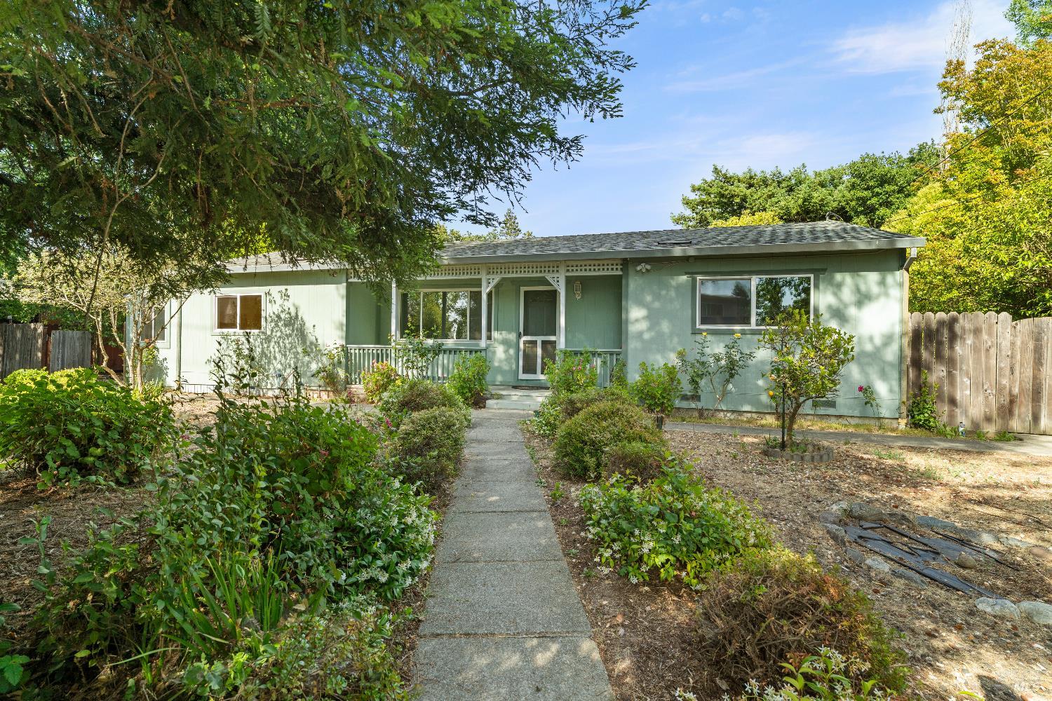 Detail Gallery Image 1 of 1 For 1544 Range Ave, Santa Rosa,  CA 95401 - 3 Beds | 1 Baths