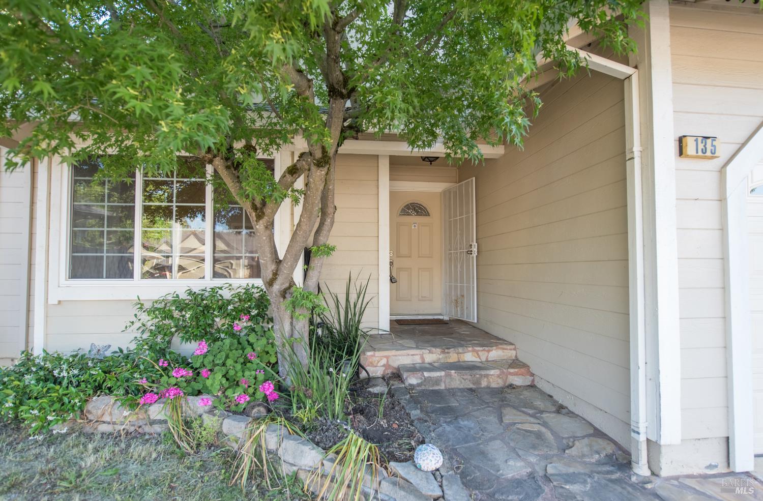 Detail Gallery Image 2 of 31 For 135 Furber Ln, Cloverdale,  CA 95425 - 3 Beds | 2 Baths