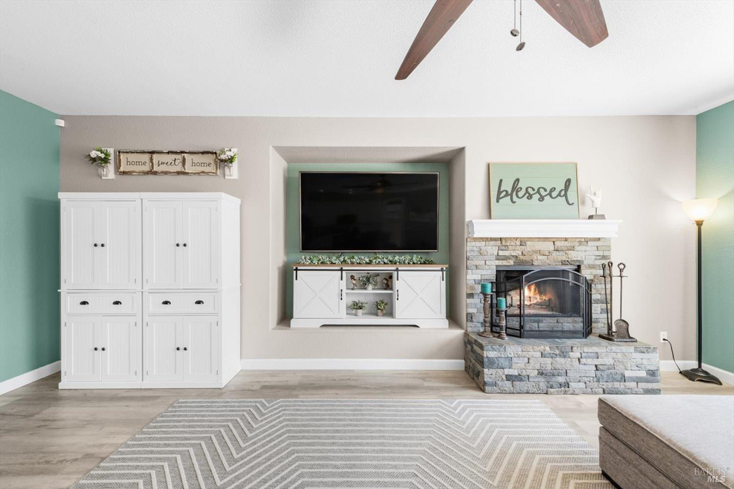 Detail Gallery Image 12 of 42 For 1341 Valley Glen Dr, Dixon,  CA 95620 - 4 Beds | 3 Baths