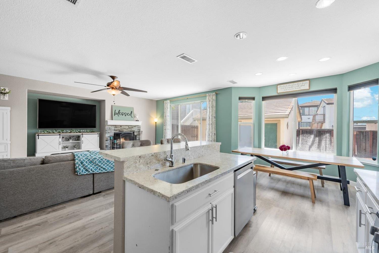 Detail Gallery Image 16 of 42 For 1341 Valley Glen Dr, Dixon,  CA 95620 - 4 Beds | 3 Baths