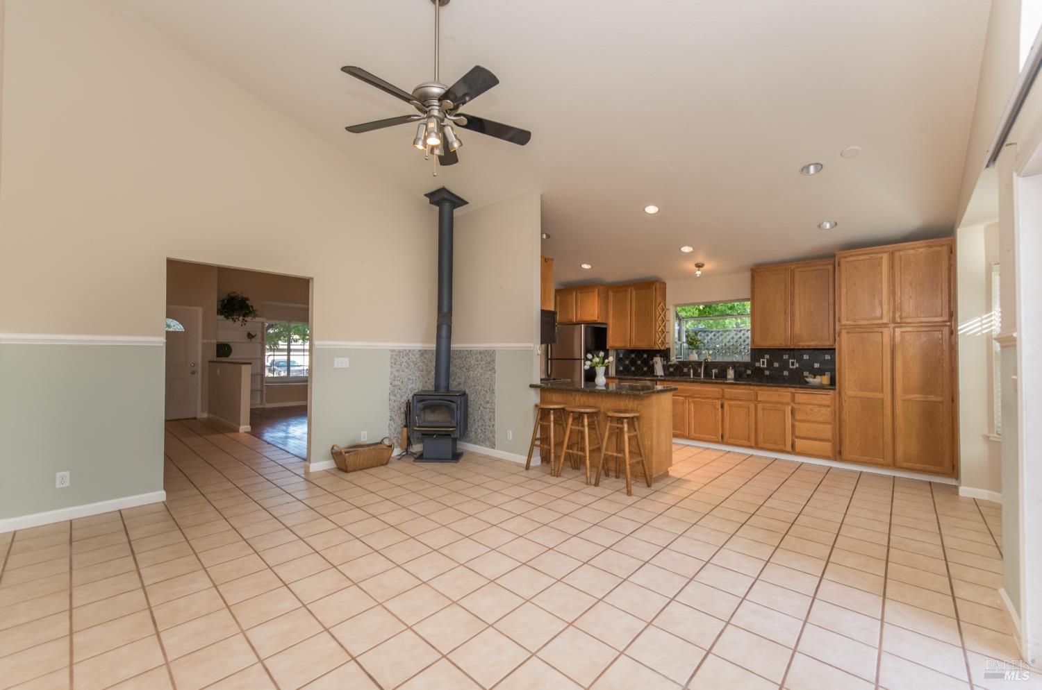 Detail Gallery Image 11 of 31 For 135 Furber Ln, Cloverdale,  CA 95425 - 3 Beds | 2 Baths