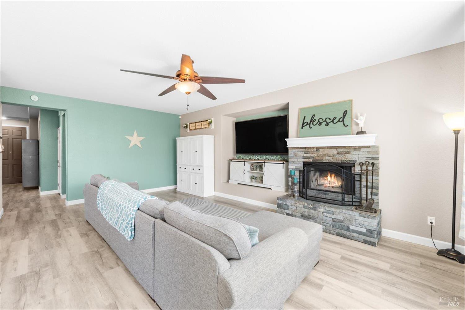 Detail Gallery Image 11 of 42 For 1341 Valley Glen Dr, Dixon,  CA 95620 - 4 Beds | 3 Baths