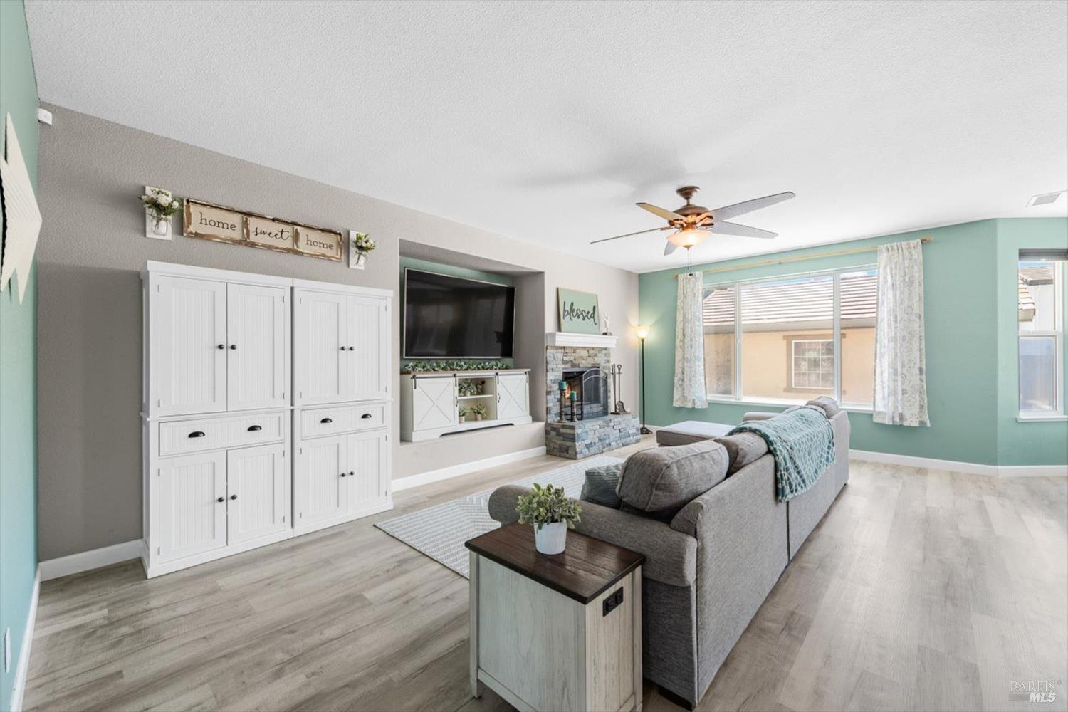 Detail Gallery Image 9 of 42 For 1341 Valley Glen Dr, Dixon,  CA 95620 - 4 Beds | 3 Baths