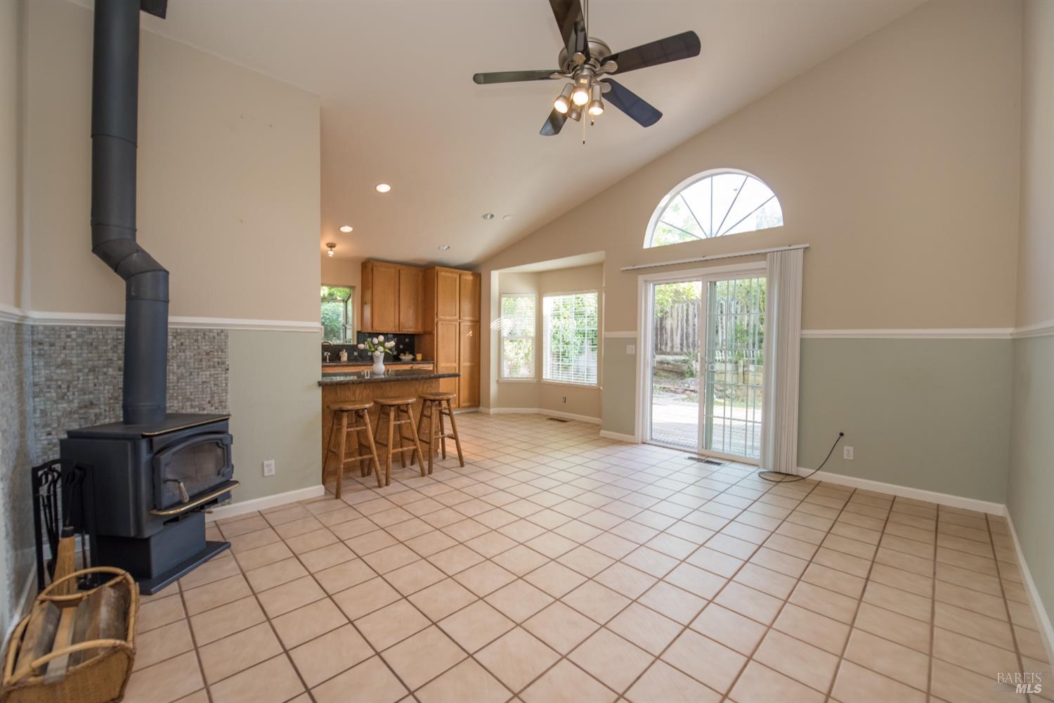 Detail Gallery Image 10 of 31 For 135 Furber Ln, Cloverdale,  CA 95425 - 3 Beds | 2 Baths