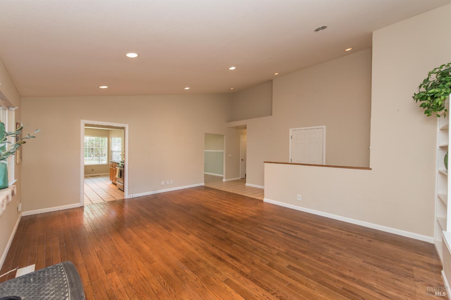 Detail Gallery Image 8 of 31 For 135 Furber Ln, Cloverdale,  CA 95425 - 3 Beds | 2 Baths