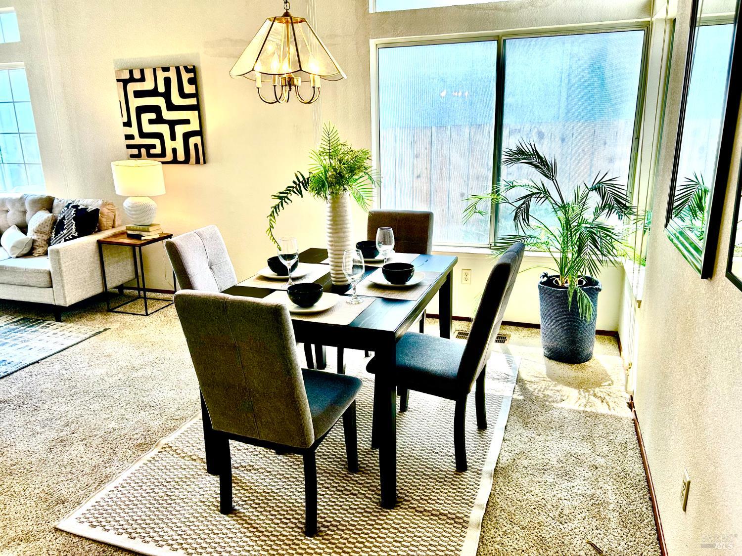 Detail Gallery Image 8 of 29 For 261 Bridgewater Cir, Suisun City,  CA 94585 - 3 Beds | 2/1 Baths