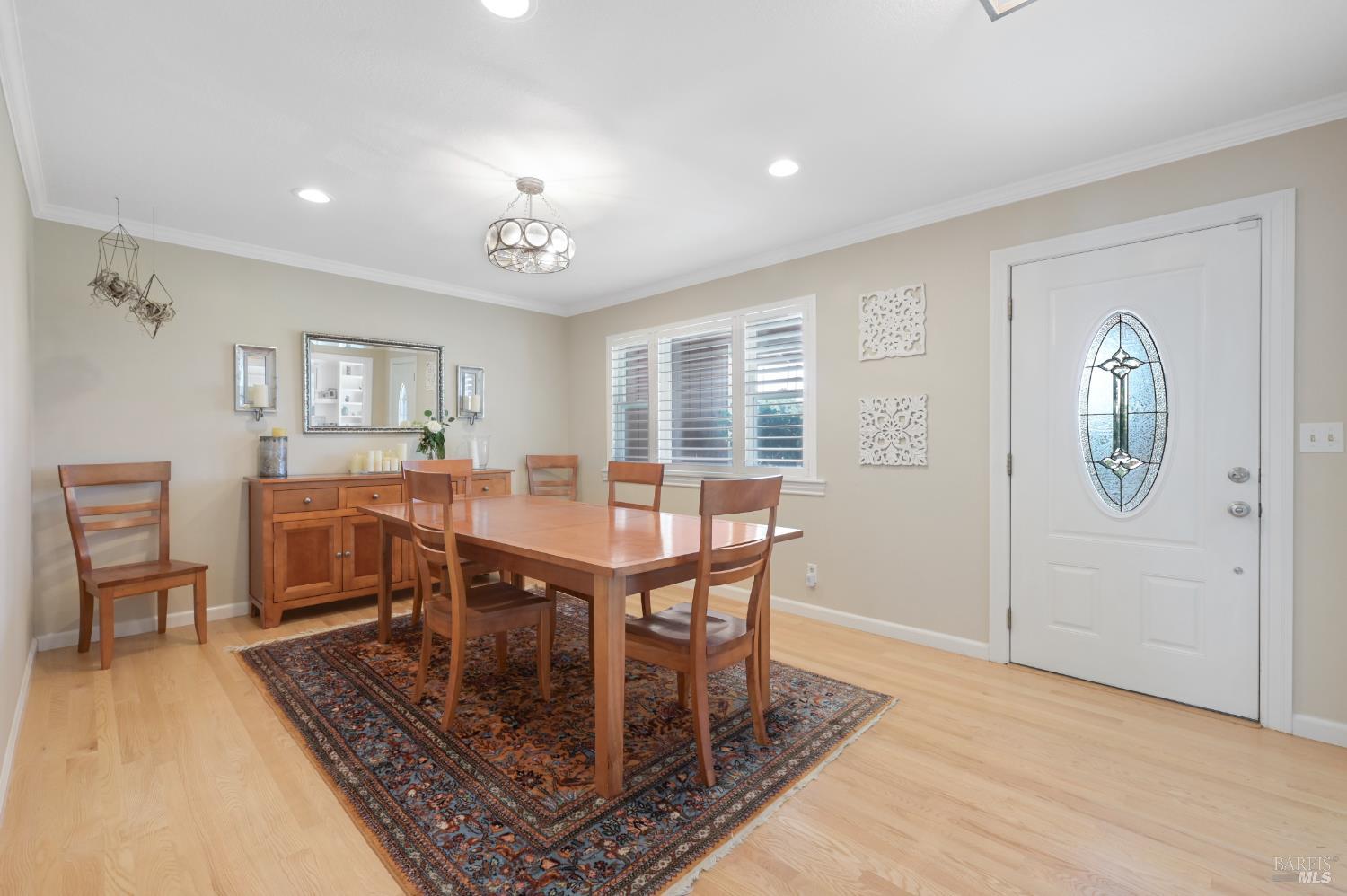 Detail Gallery Image 6 of 28 For 17 Mosswood Ct, Novato,  CA 94947 - 4 Beds | 2 Baths