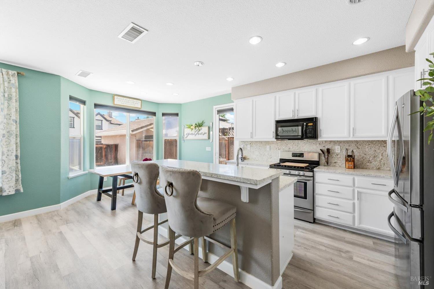 Detail Gallery Image 15 of 42 For 1341 Valley Glen Dr, Dixon,  CA 95620 - 4 Beds | 3 Baths