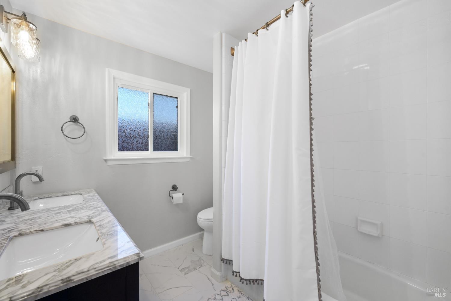 Detail Gallery Image 12 of 28 For 17 Mosswood Ct, Novato,  CA 94947 - 4 Beds | 2 Baths
