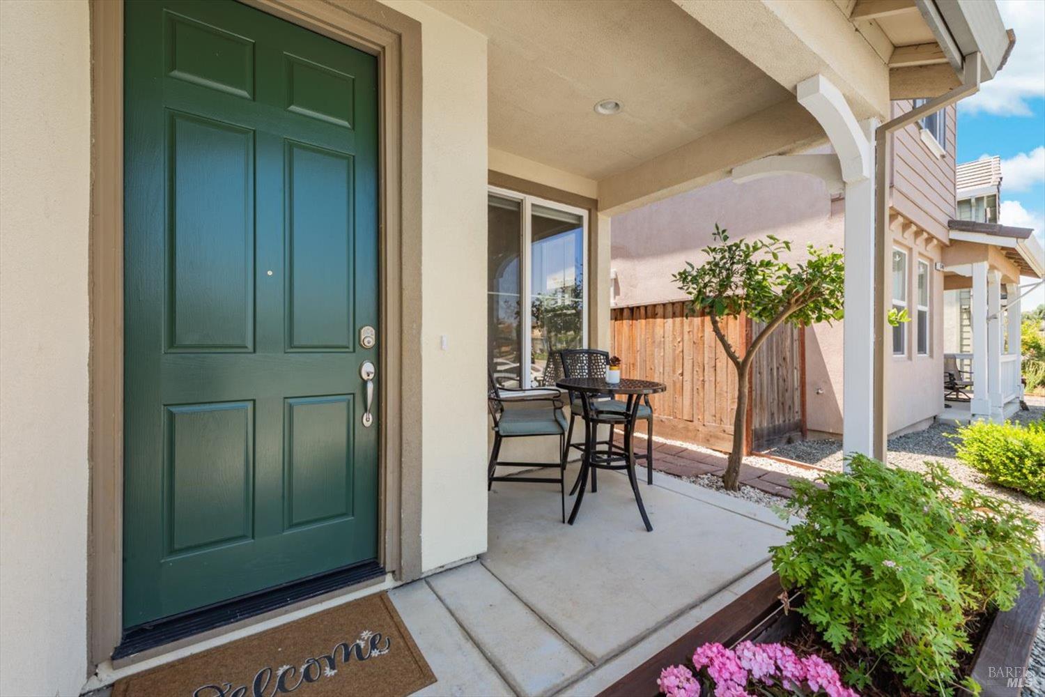 Detail Gallery Image 4 of 42 For 1341 Valley Glen Dr, Dixon,  CA 95620 - 4 Beds | 3 Baths
