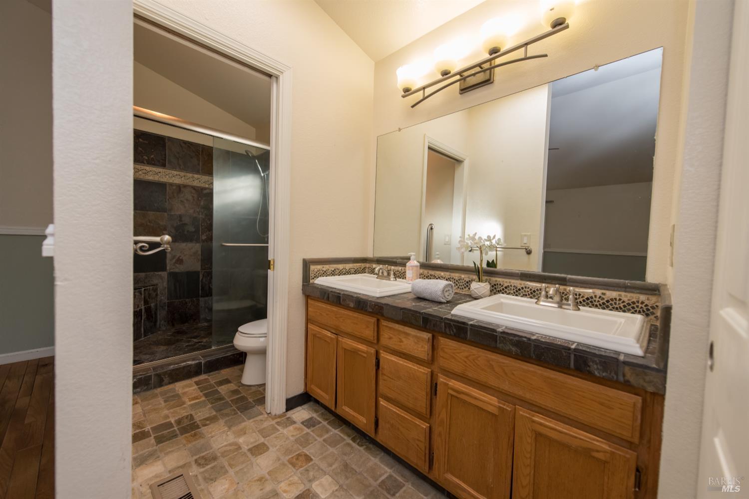 Detail Gallery Image 21 of 31 For 135 Furber Ln, Cloverdale,  CA 95425 - 3 Beds | 2 Baths