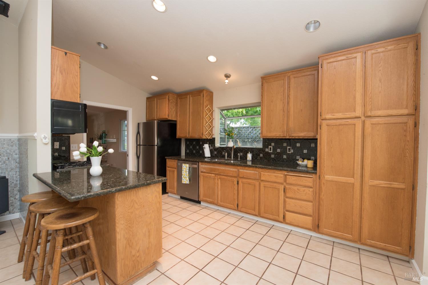 Detail Gallery Image 12 of 31 For 135 Furber Ln, Cloverdale,  CA 95425 - 3 Beds | 2 Baths