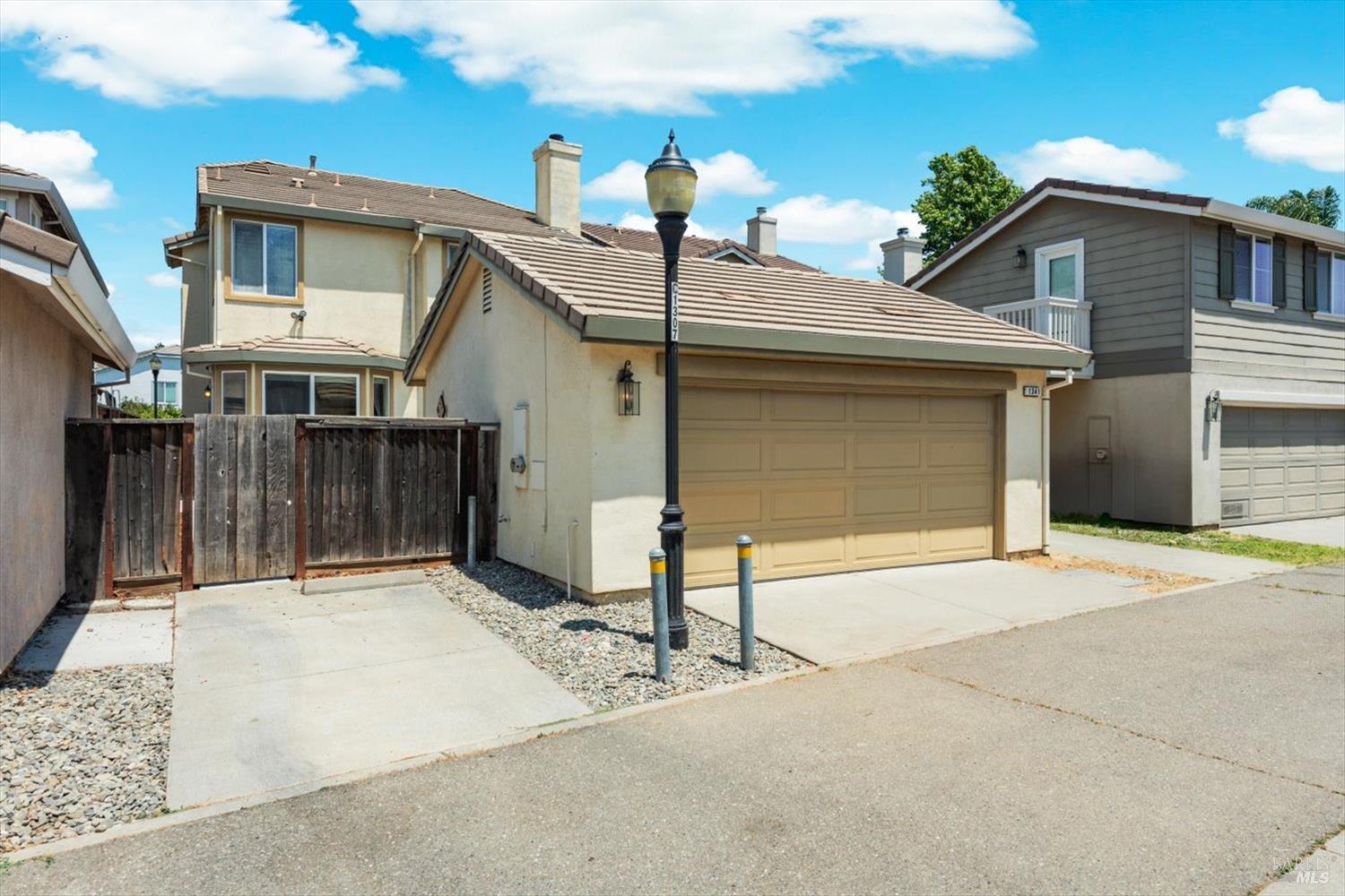 Detail Gallery Image 2 of 42 For 1341 Valley Glen Dr, Dixon,  CA 95620 - 4 Beds | 3 Baths