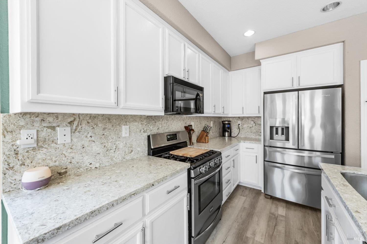 Detail Gallery Image 18 of 42 For 1341 Valley Glen Dr, Dixon,  CA 95620 - 4 Beds | 3 Baths