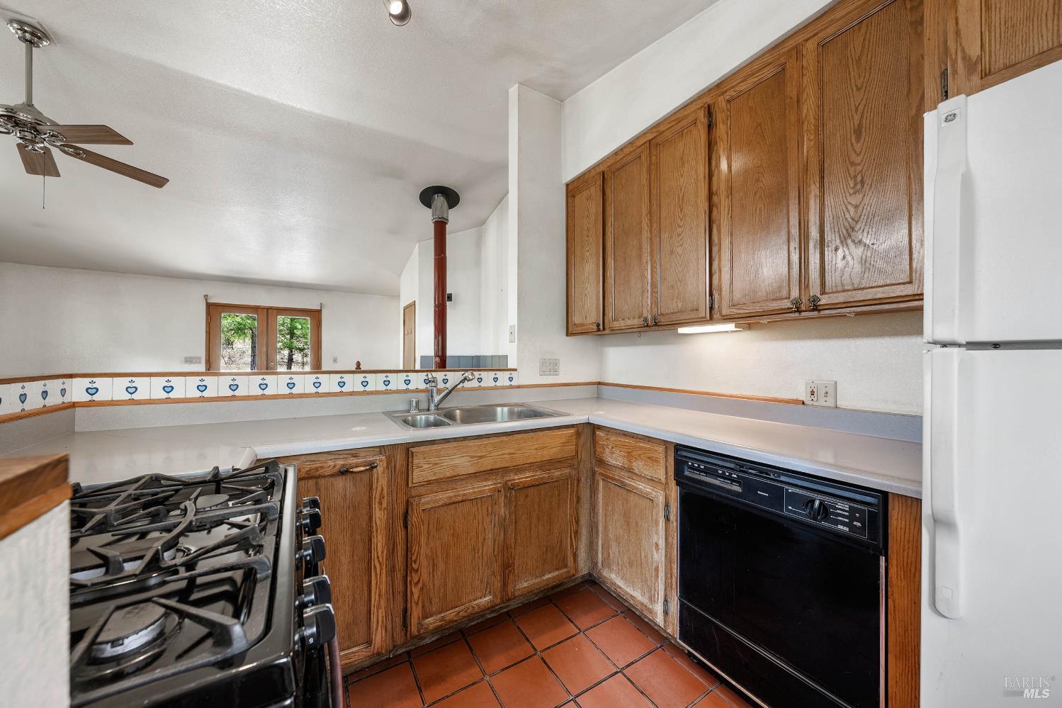 Detail Gallery Image 10 of 46 For 12790 Pine Ave, Potter Valley,  CA 95469 - 2 Beds | 1 Baths