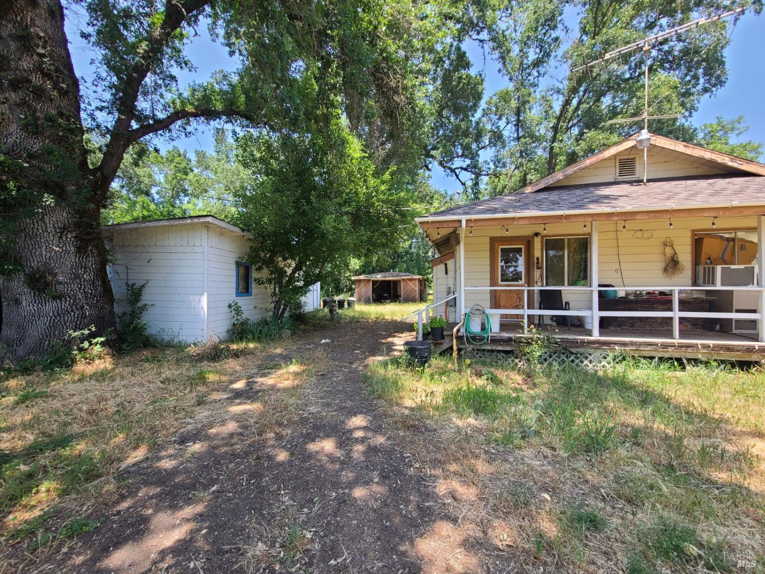 Detail Gallery Image 4 of 11 For 24450 Wattenburg Rd, Covelo,  CA 95428 - 3 Beds | 2 Baths