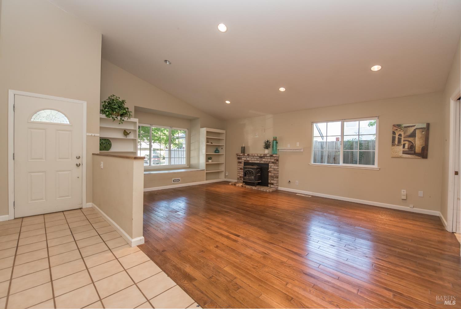 Detail Gallery Image 5 of 31 For 135 Furber Ln, Cloverdale,  CA 95425 - 3 Beds | 2 Baths