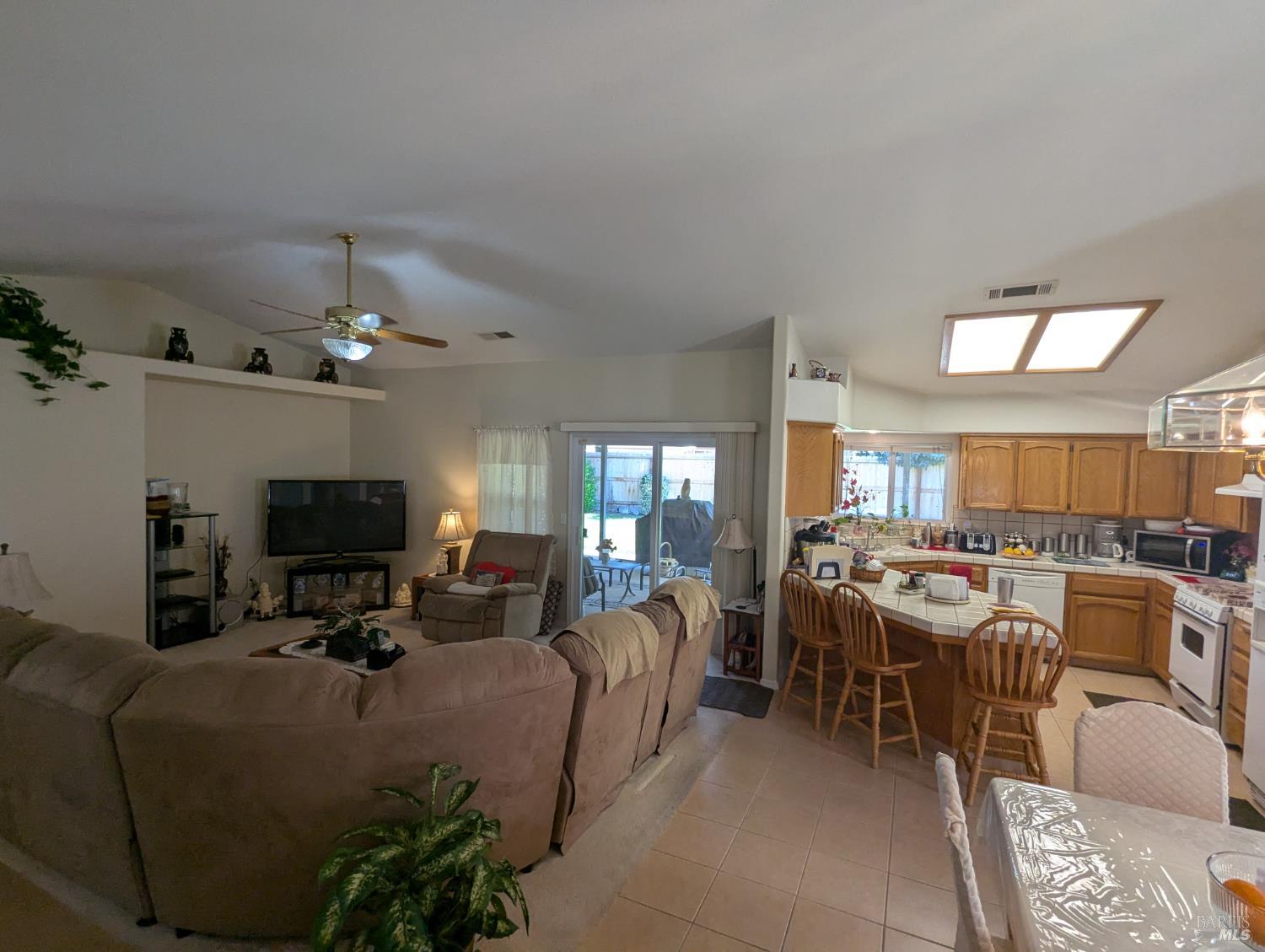 Detail Gallery Image 14 of 31 For 3041 Ren Way, Madera,  CA 93637 - 3 Beds | 2 Baths