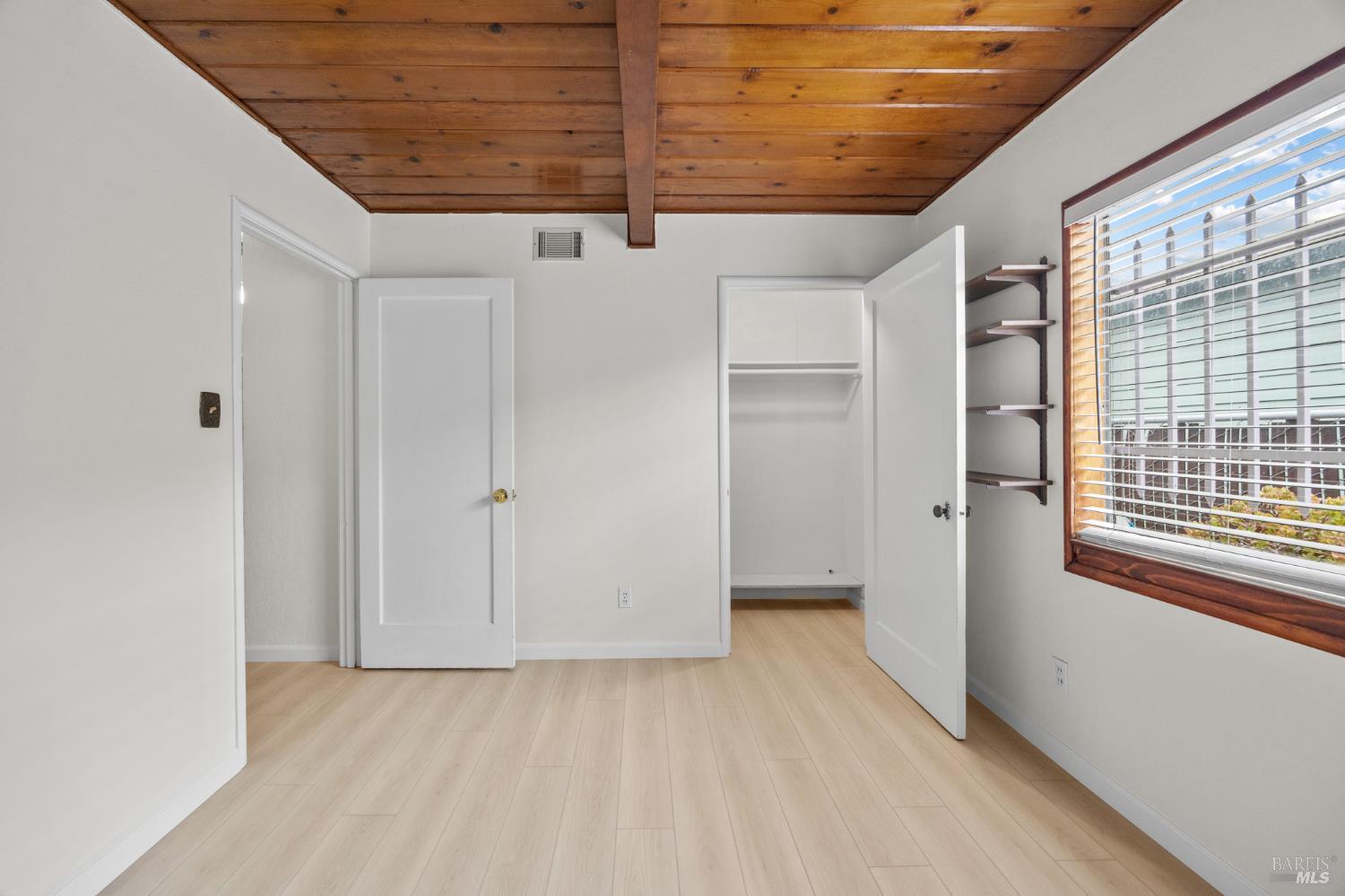 Detail Gallery Image 8 of 34 For 1037 Sheridan St, Vallejo,  CA 94590 - 3 Beds | 2 Baths