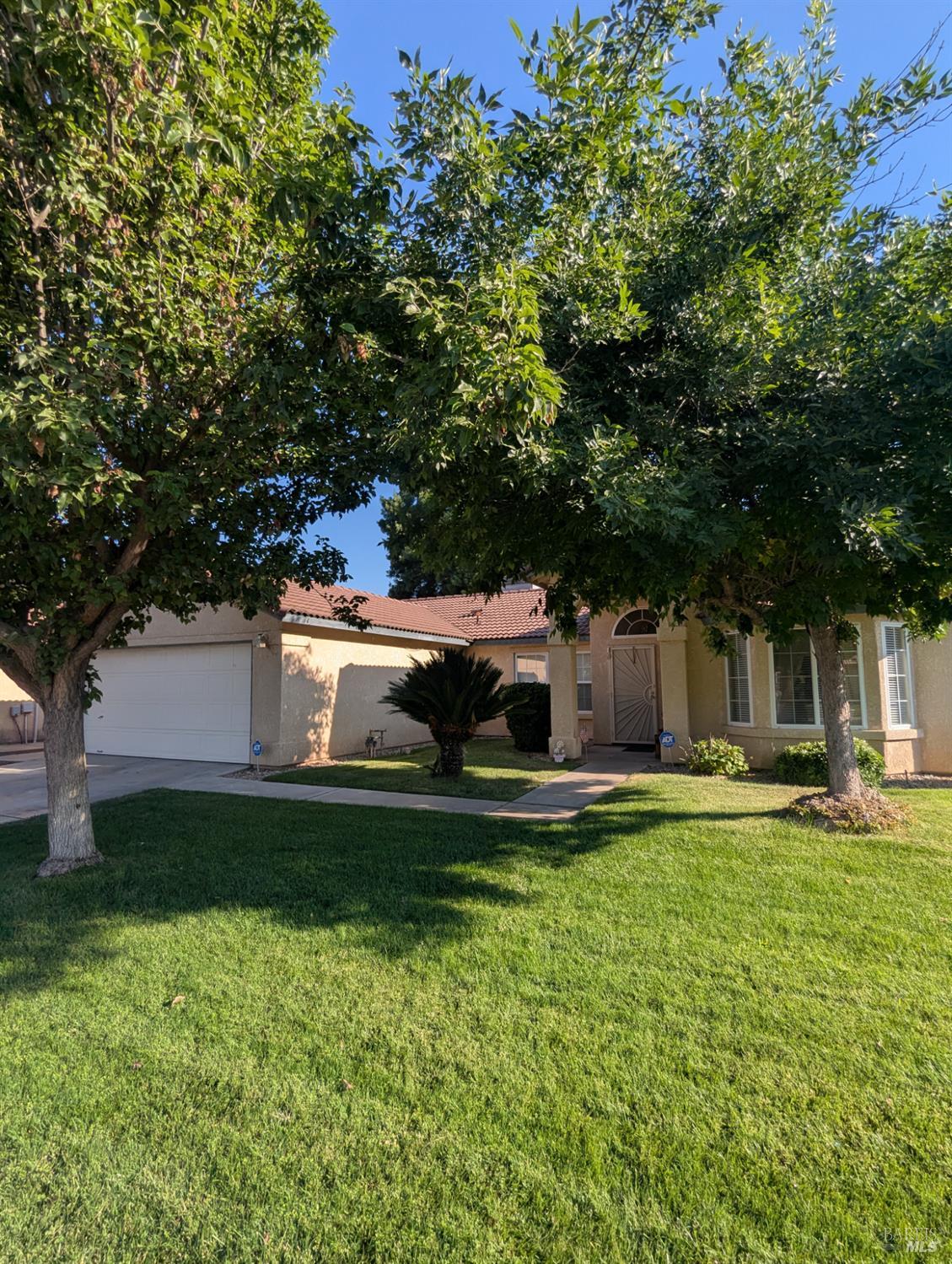 Detail Gallery Image 3 of 31 For 3041 Ren Way, Madera,  CA 93637 - 3 Beds | 2 Baths
