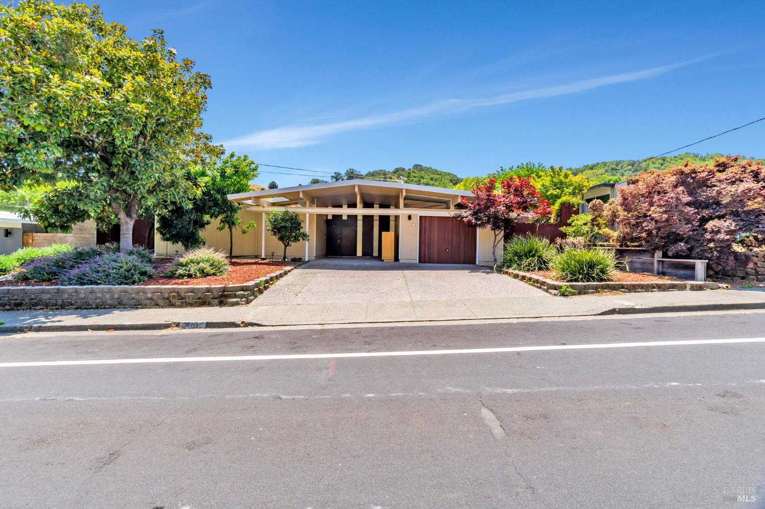 Detail Gallery Image 2 of 57 For 915 Del Ganado Rd, San Rafael,  CA 94030 - 3 Beds | 2 Baths