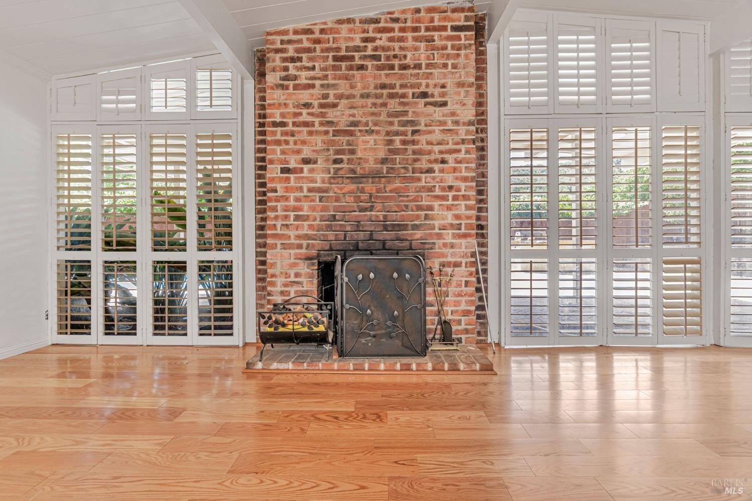 Detail Gallery Image 9 of 57 For 915 Del Ganado Rd, San Rafael,  CA 94030 - 3 Beds | 2 Baths