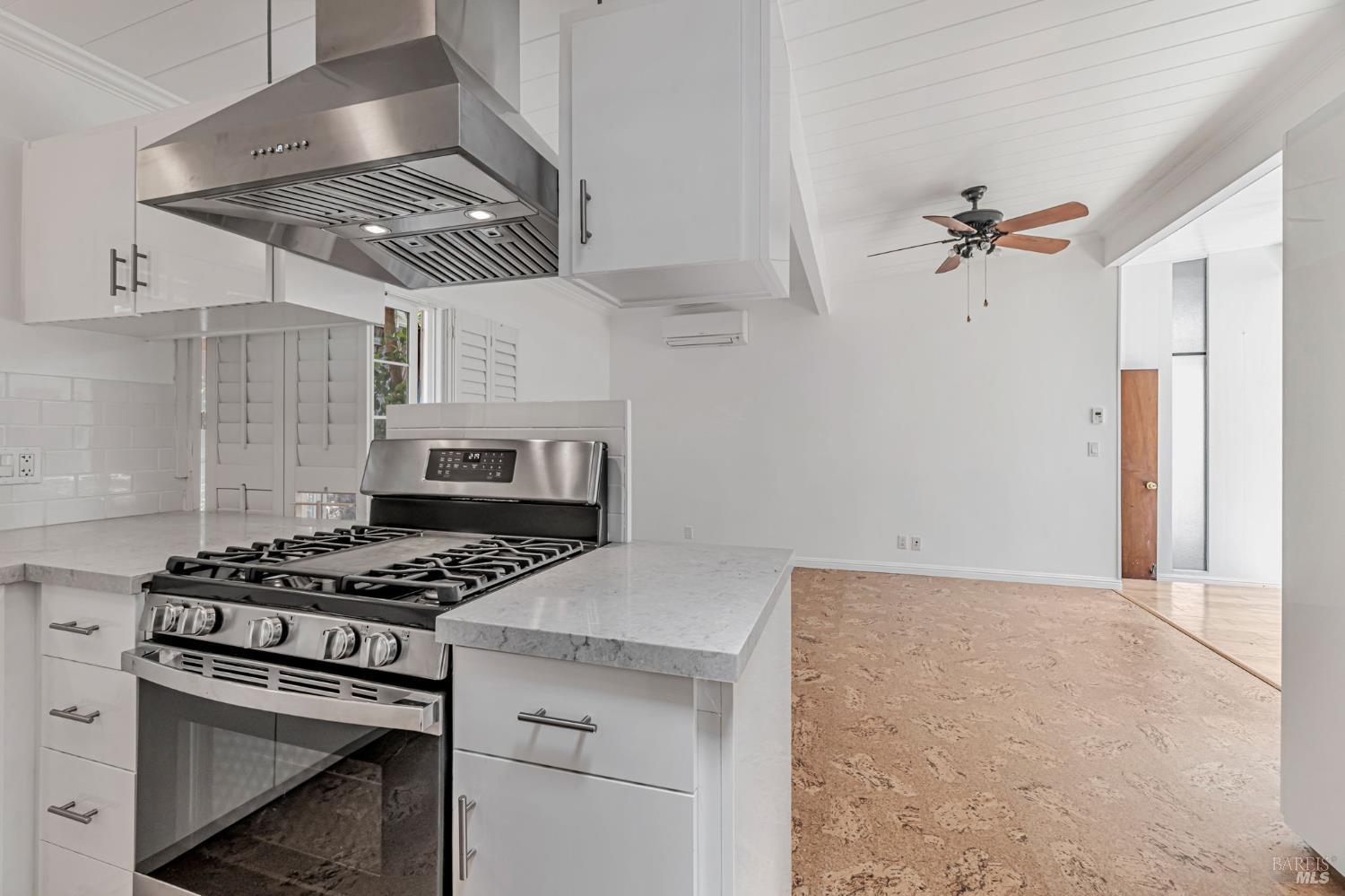 Detail Gallery Image 20 of 57 For 915 Del Ganado Rd, San Rafael,  CA 94030 - 3 Beds | 2 Baths