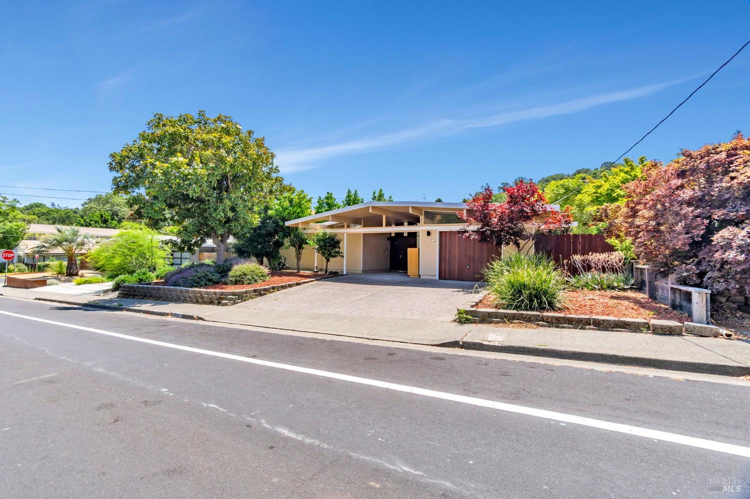 Detail Gallery Image 4 of 57 For 915 Del Ganado Rd, San Rafael,  CA 94030 - 3 Beds | 2 Baths