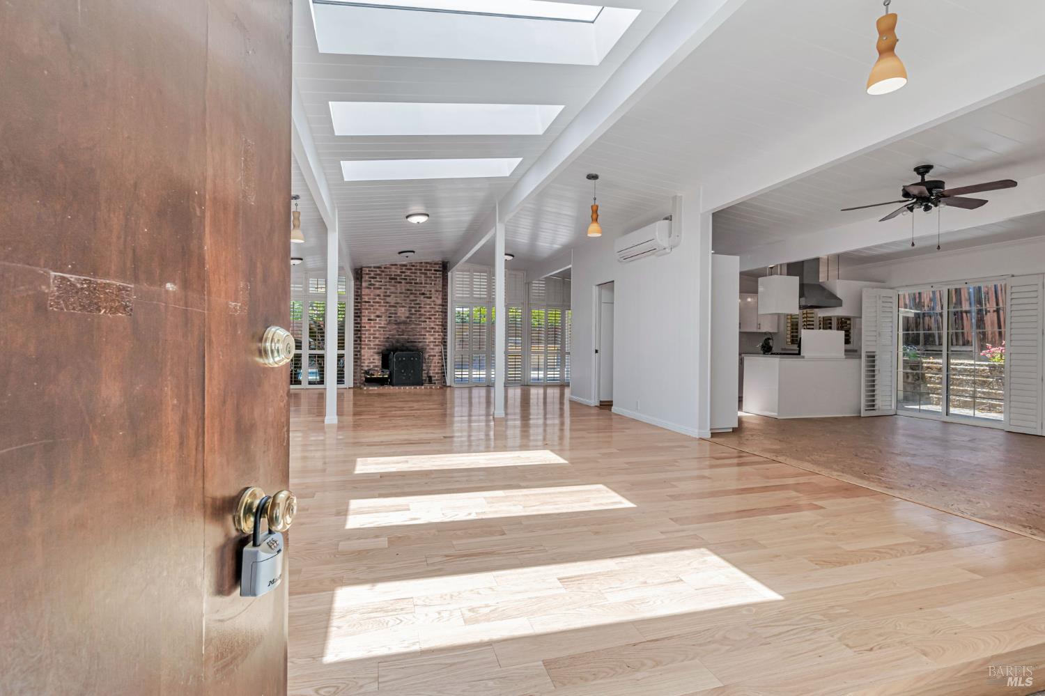Detail Gallery Image 6 of 57 For 915 Del Ganado Rd, San Rafael,  CA 94030 - 3 Beds | 2 Baths