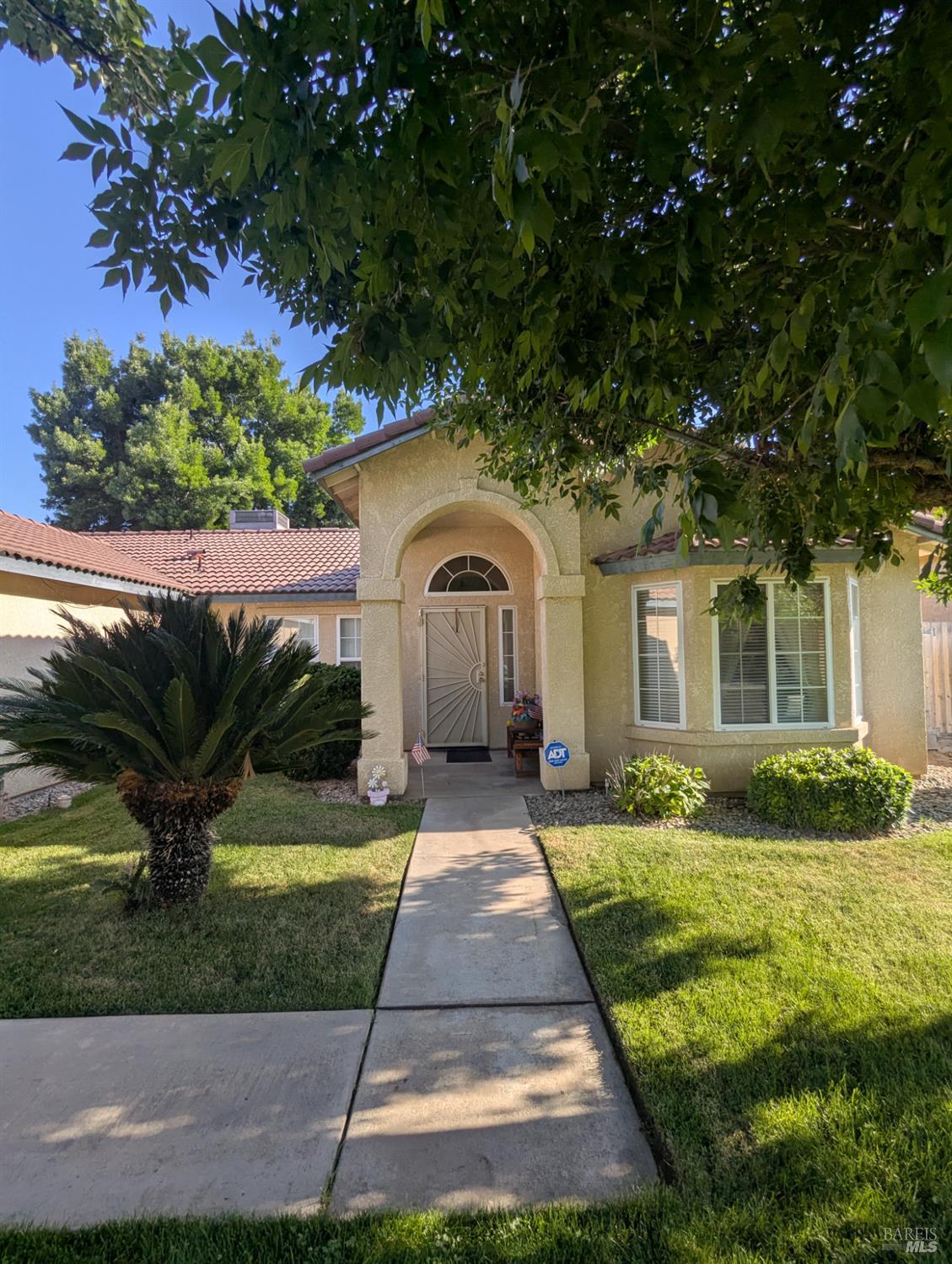 Detail Gallery Image 2 of 31 For 3041 Ren Way, Madera,  CA 93637 - 3 Beds | 2 Baths