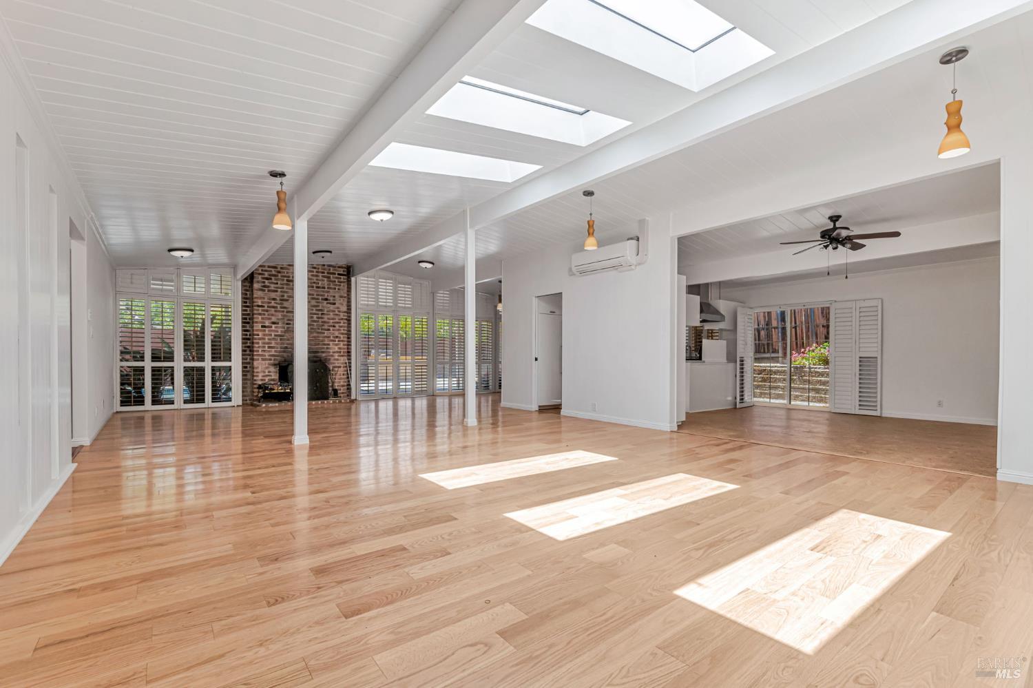 Detail Gallery Image 8 of 57 For 915 Del Ganado Rd, San Rafael,  CA 94030 - 3 Beds | 2 Baths