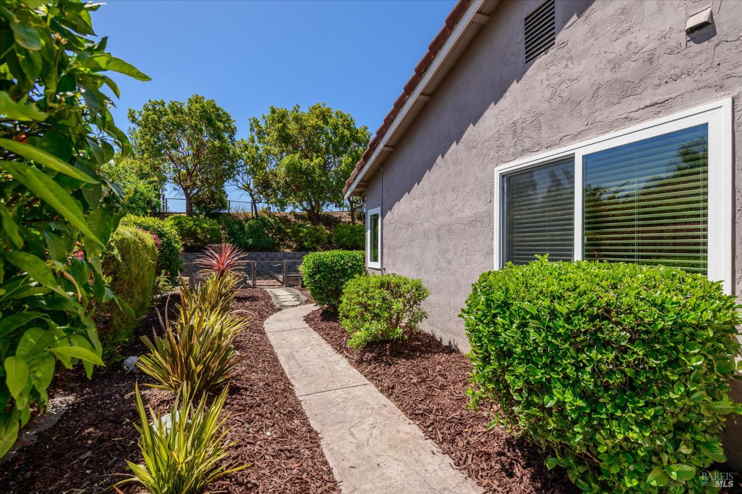Detail Gallery Image 39 of 52 For 531 Locust Dr, Vallejo,  CA 94591 - 4 Beds | 2 Baths