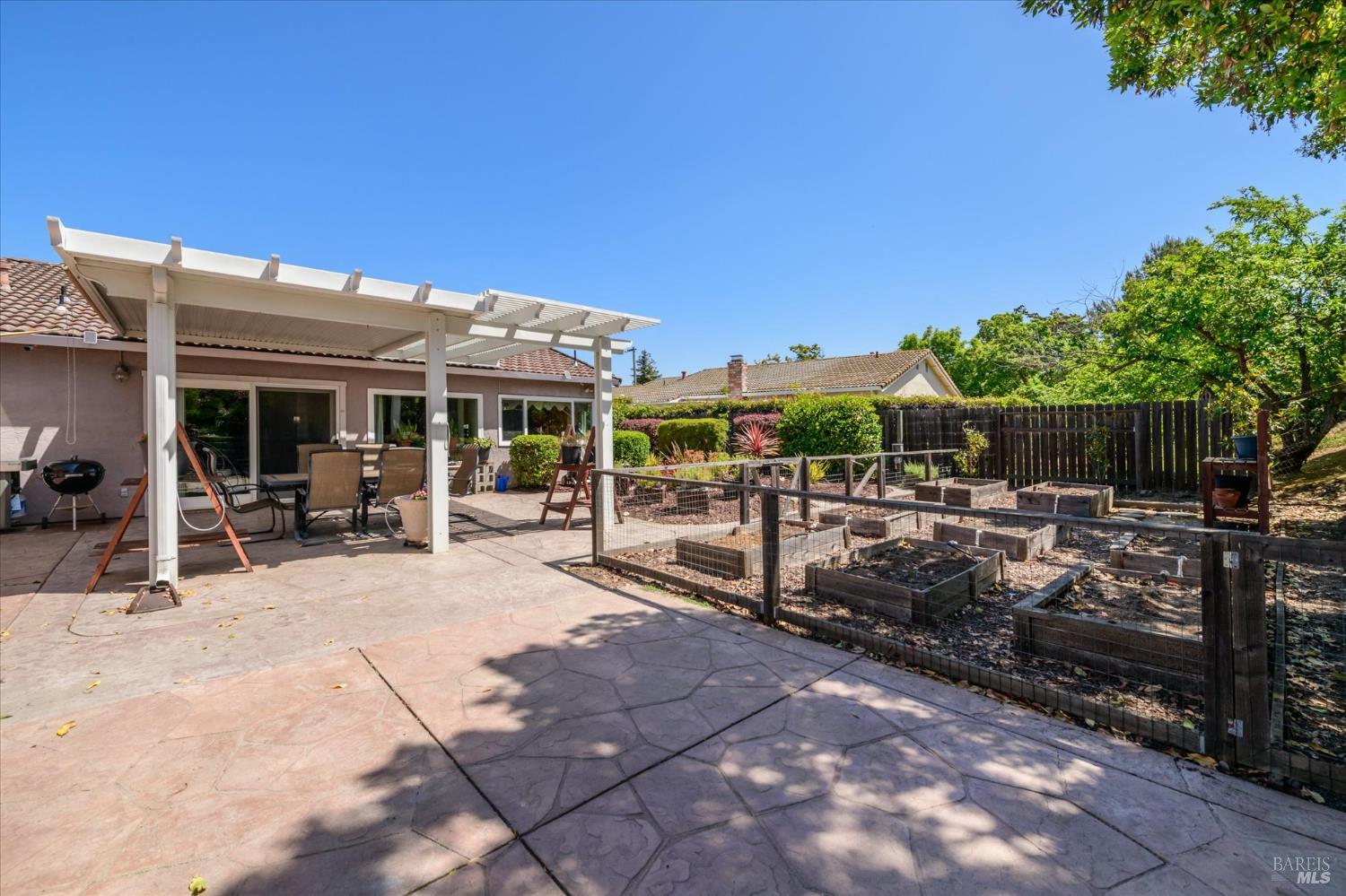 Detail Gallery Image 34 of 52 For 531 Locust Dr, Vallejo,  CA 94591 - 4 Beds | 2 Baths
