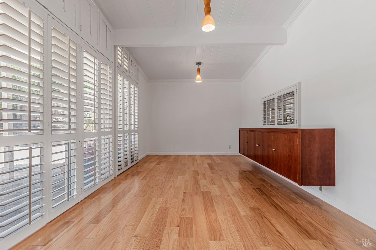 Detail Gallery Image 10 of 57 For 915 Del Ganado Rd, San Rafael,  CA 94030 - 3 Beds | 2 Baths