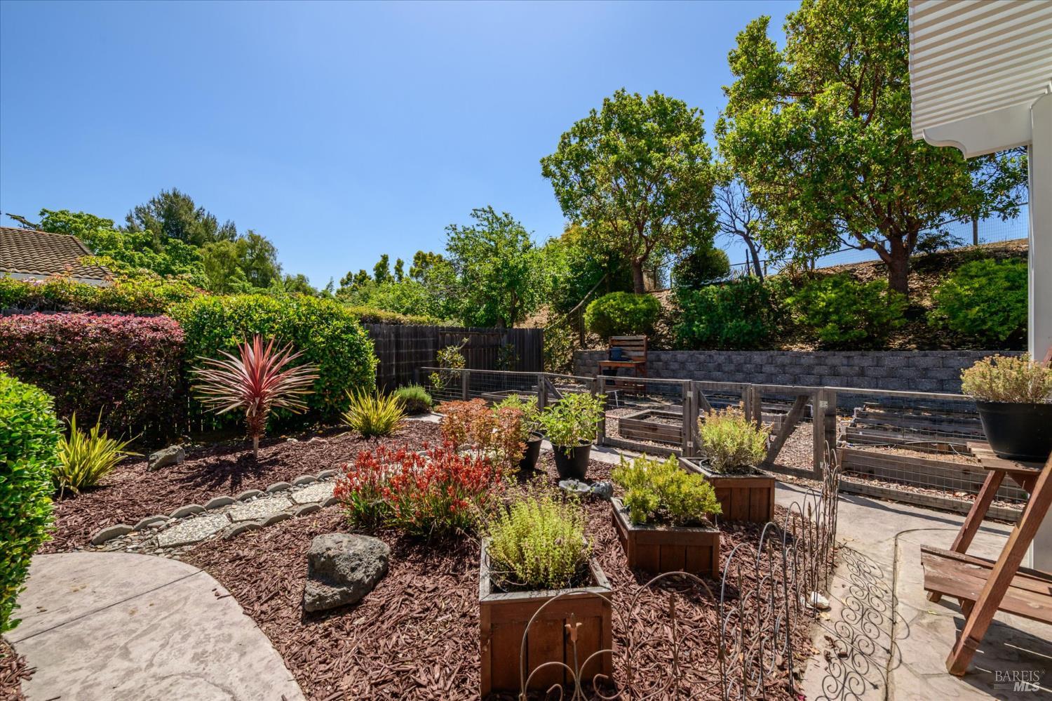 Detail Gallery Image 37 of 52 For 531 Locust Dr, Vallejo,  CA 94591 - 4 Beds | 2 Baths