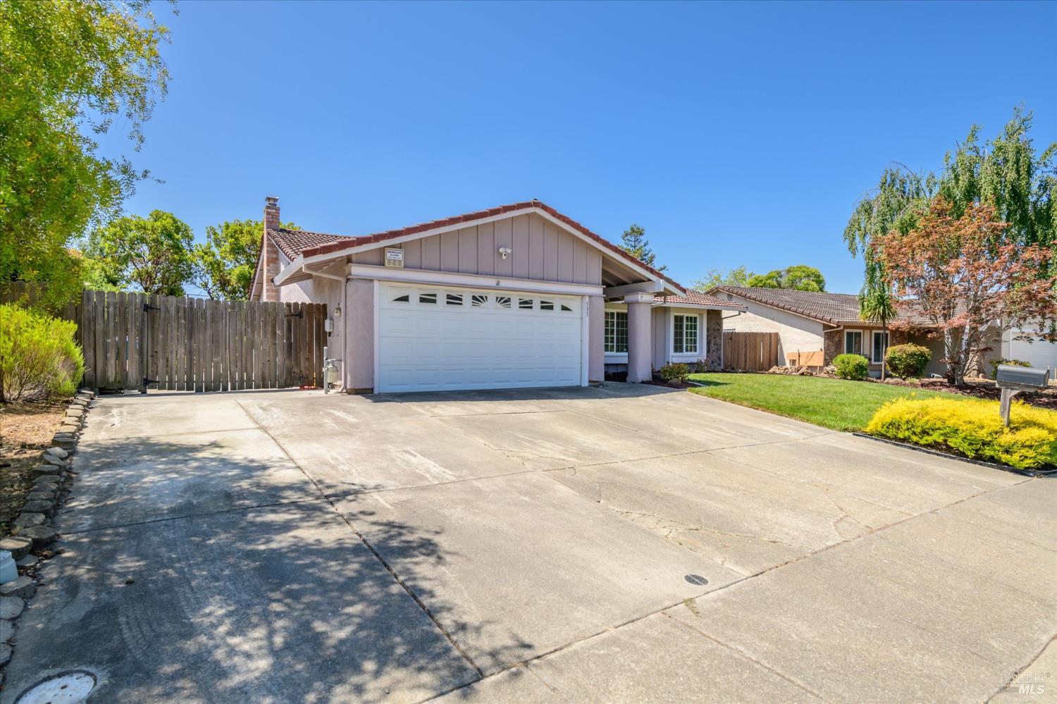 Detail Gallery Image 3 of 52 For 531 Locust Dr, Vallejo,  CA 94591 - 4 Beds | 2 Baths