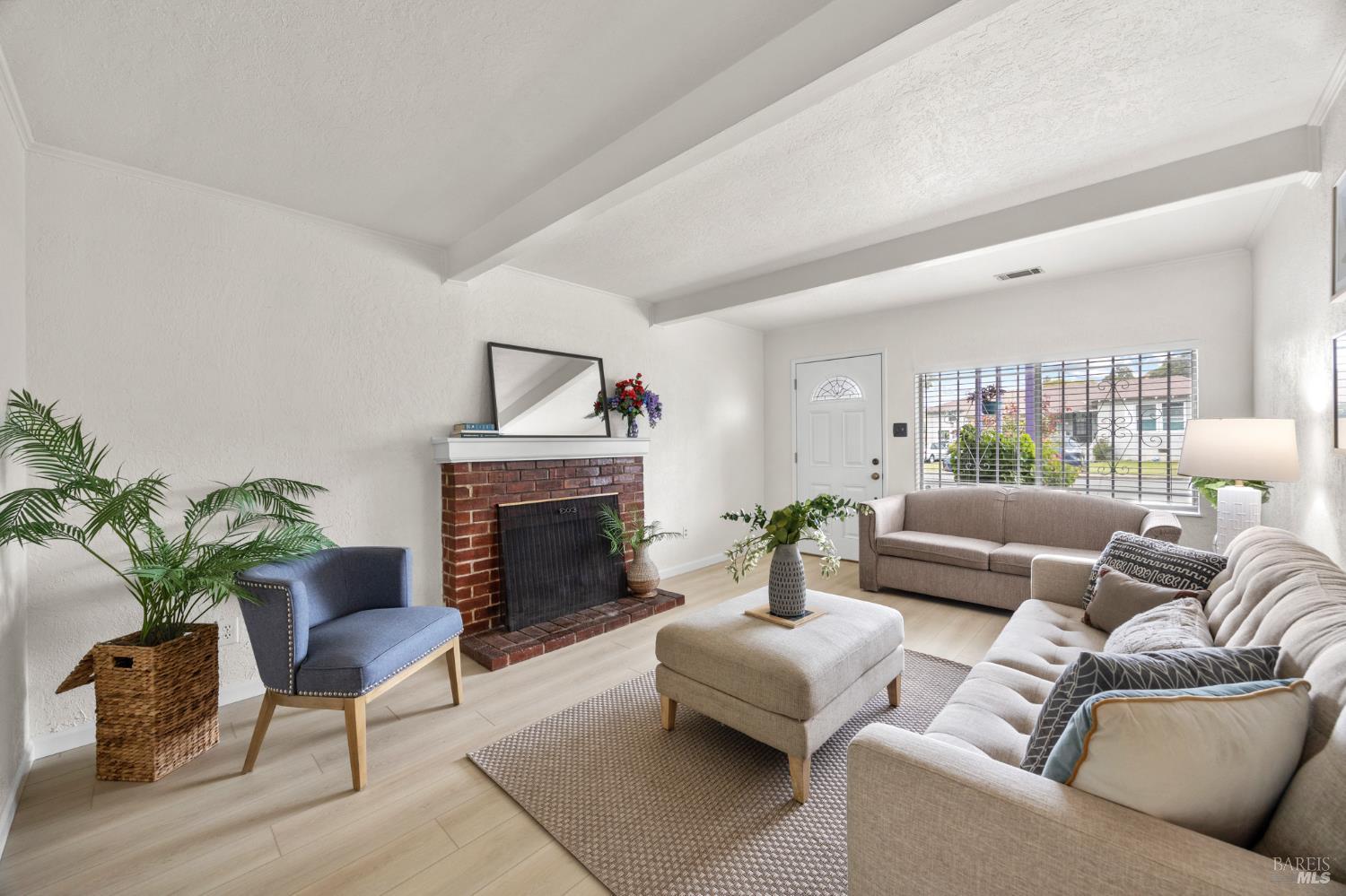Detail Gallery Image 4 of 34 For 1037 Sheridan St, Vallejo,  CA 94590 - 3 Beds | 2 Baths