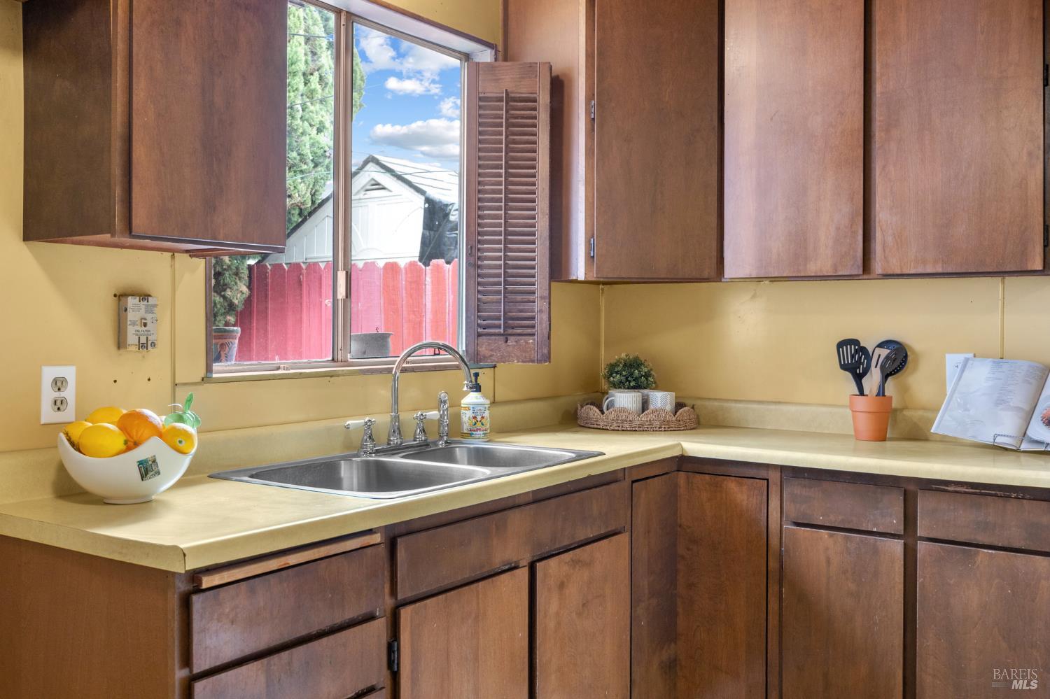 Detail Gallery Image 15 of 34 For 1037 Sheridan St, Vallejo,  CA 94590 - 3 Beds | 2 Baths