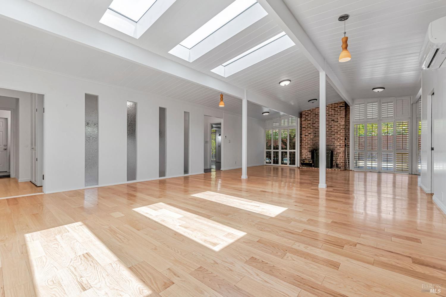Detail Gallery Image 7 of 57 For 915 Del Ganado Rd, San Rafael,  CA 94030 - 3 Beds | 2 Baths