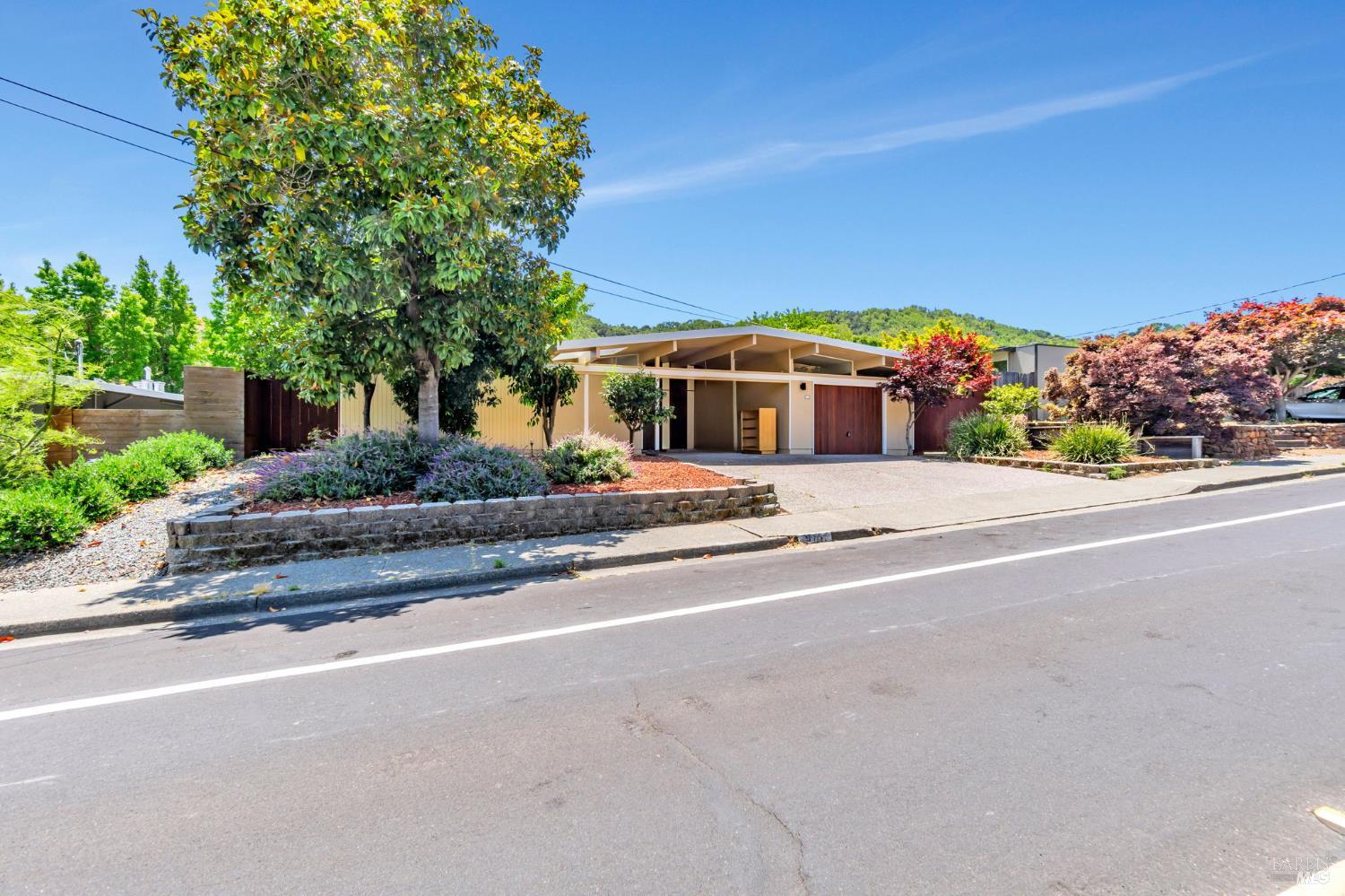 Detail Gallery Image 3 of 57 For 915 Del Ganado Rd, San Rafael,  CA 94030 - 3 Beds | 2 Baths