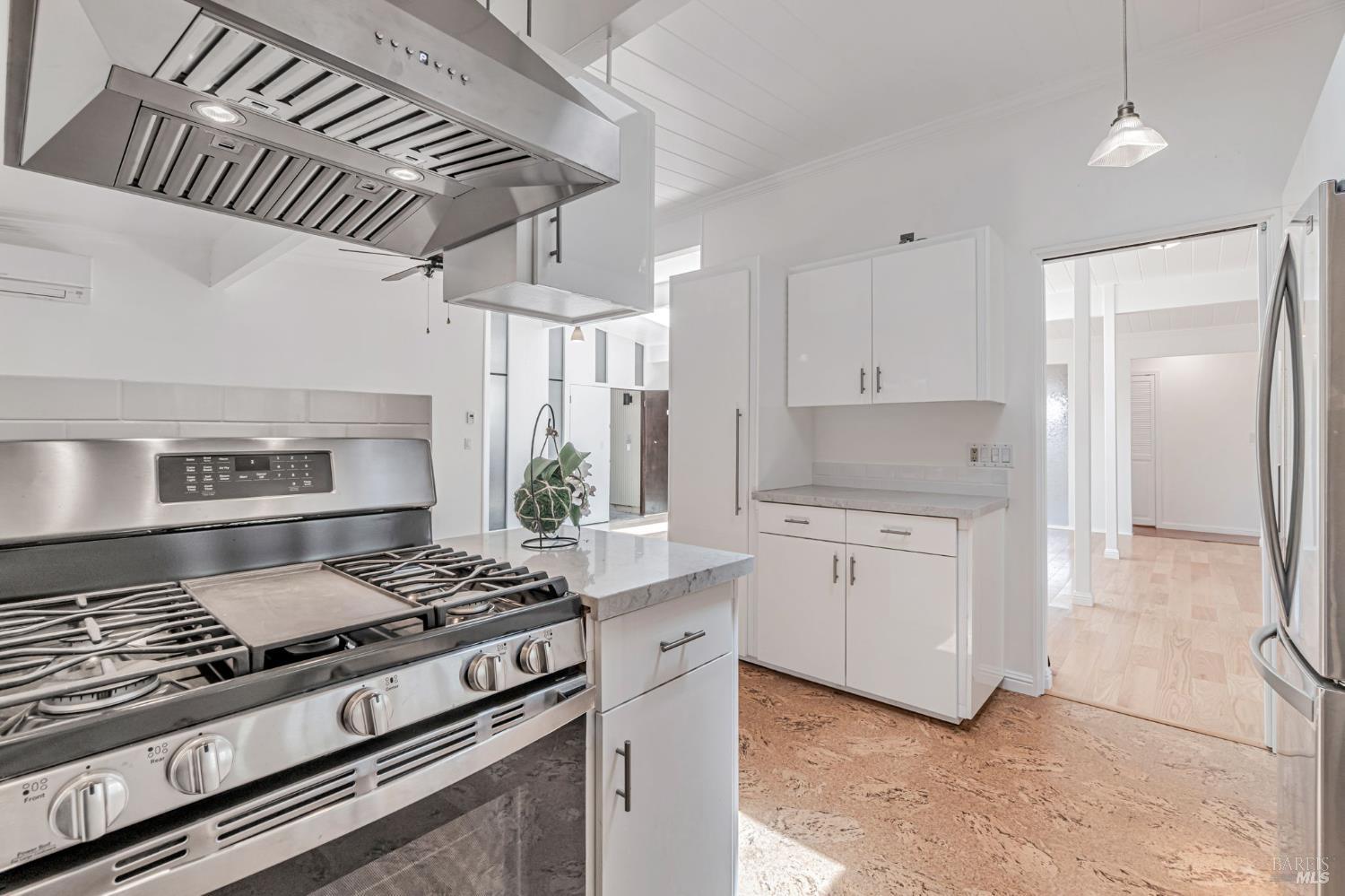 Detail Gallery Image 18 of 57 For 915 Del Ganado Rd, San Rafael,  CA 94030 - 3 Beds | 2 Baths