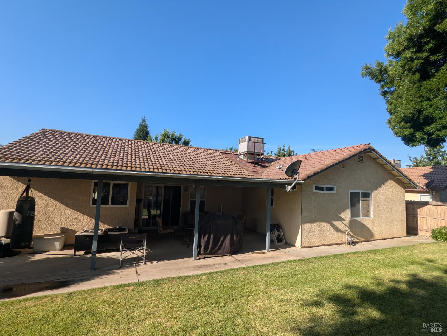 Detail Gallery Image 4 of 31 For 3041 Ren Way, Madera,  CA 93637 - 3 Beds | 2 Baths