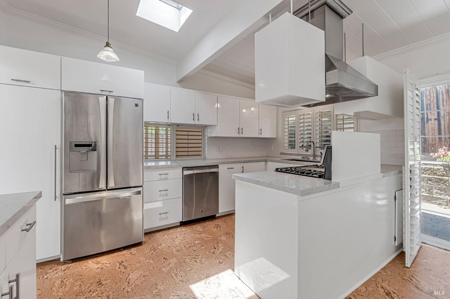 Detail Gallery Image 22 of 57 For 915 Del Ganado Rd, San Rafael,  CA 94030 - 3 Beds | 2 Baths