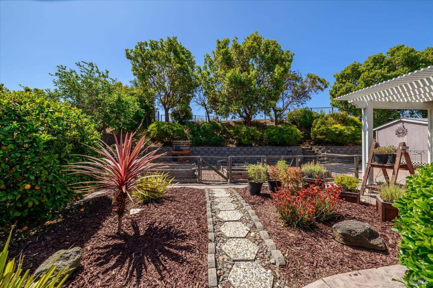 Detail Gallery Image 38 of 52 For 531 Locust Dr, Vallejo,  CA 94591 - 4 Beds | 2 Baths